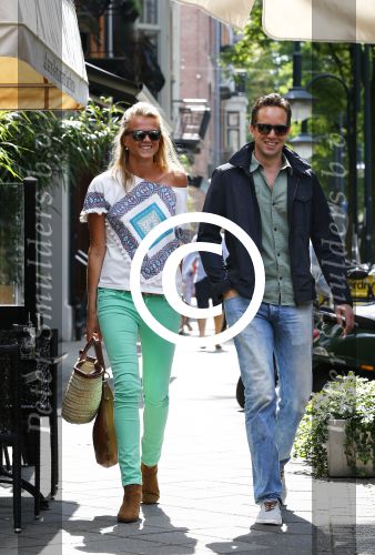 Amsterdam 17 augustus 2013
Tessa van Hoof met haar vriend op de cornelis schuytstraat.
Peter Smulders bv