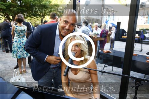 Amsterdam 5 september 2013
Opening nieuwe eyeworks pand met Reinout en Danielle Oerlemans (met kinderen) en burgemeester Eberhard v d Laan. mental Theo Nabuurs met Maaike