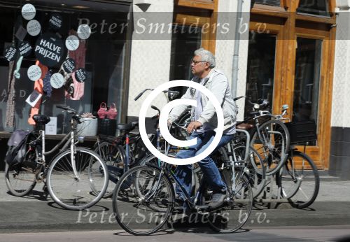 Amsterdam 14 augustus 2013
Theodor Holman op de fiets
Peter Smulders bv