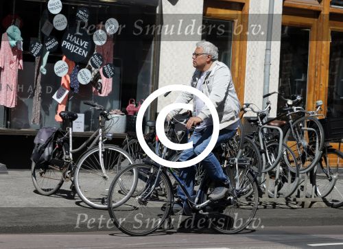 Amsterdam 14 augustus 2013
Theodor Holman op de fiets
Peter Smulders bv