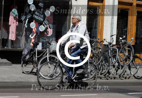 Amsterdam 14 augustus 2013
Theodor Holman op de fiets
Peter Smulders bv