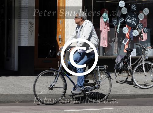 Amsterdam 14 augustus 2013
Theodor Holman op de fiets
Peter Smulders bv