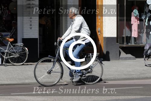 Amsterdam 14 augustus 2013
Theodor Holman op de fiets
Peter Smulders bv