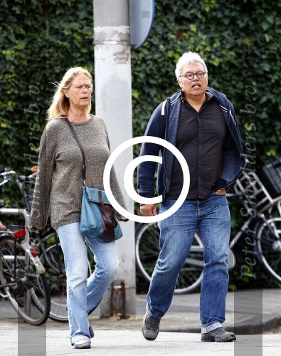 Amsterdam 19 augustus 2013
Theodor Holman met zijn vrouw op straat in Amsterdam.
Peter Smulders bv