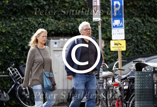 Amsterdam 19 augustus 2013
Theodor Holman met zijn vrouw op straat in Amsterdam.
Peter Smulders bv