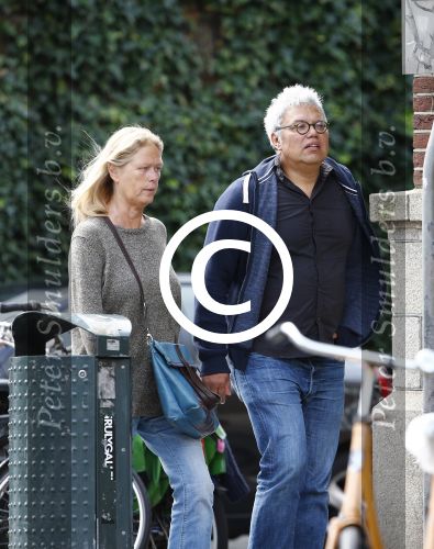 Amsterdam 19 augustus 2013
Theodor Holman met zijn vrouw op straat in Amsterdam.
Peter Smulders bv