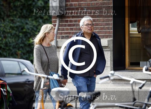 Amsterdam 19 augustus 2013
Theodor Holman met zijn vrouw op straat in Amsterdam.
Peter Smulders bv