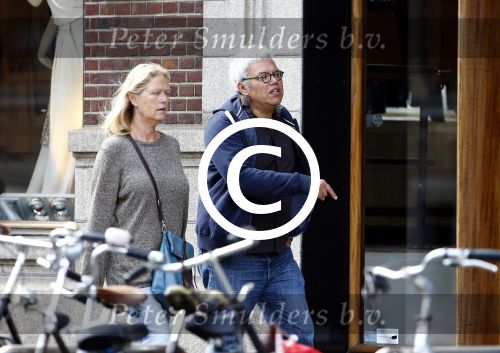 Amsterdam 19 augustus 2013
Theodor Holman met zijn vrouw op straat in Amsterdam.
Peter Smulders bv