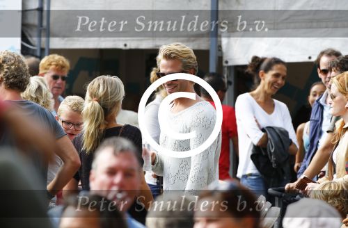 Amsterdam 18 augustus 2013
Thijs Romer met dochter Sammie en Wendy v Dijk met dochter Lizzy en partner Erland Galjaard op de parade.
Peter Smulders bv