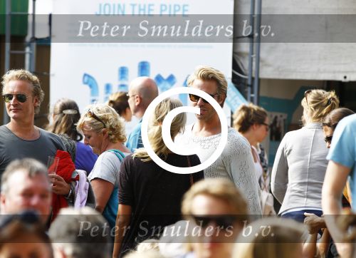 Amsterdam 18 augustus 2013
Thijs Romer met dochter Sammie en Wendy v Dijk met dochter Lizzy en partner Erland Galjaard op de parade.
Peter Smulders bv