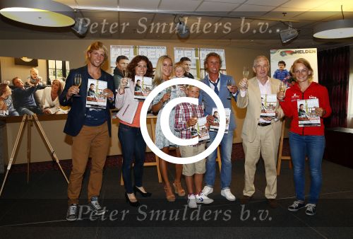 Ridderkerk 15 augustus 2013
Presentatie blad helden door Barbara en Frits Barend met daarin oa Michael Boogerd met vriendin Darya Nucci en kinderen Darya en Mikai, en Thijsje Oenema en Michel Mulder met familie. 
Peter Smulders bv