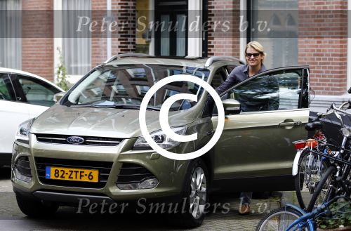Amsterdam 19 augustus 2013
Thomas Berge (Chiel Ottink) met Myrthe Mylius en zoontje Jack Ottink op de cornelis schuytstraat.
Peter Smulders bv