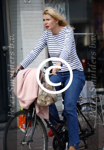 Amsterdam 25 augustus 2013
Tjitske Reidinga op de fiets in Amsterdam.
Peter Smulders bv