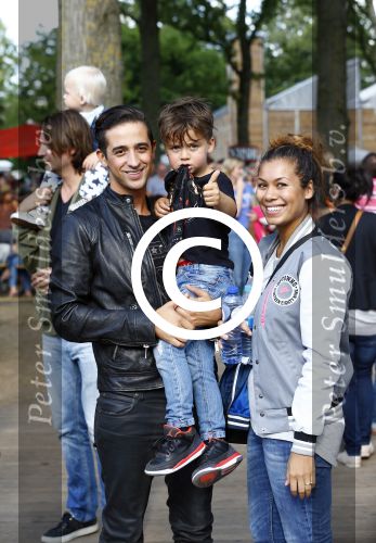 Amsterdam 18 augustus 2013
Yesser met zijn vriendin en zoon op de parade.
Peter Smulders bv