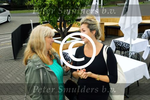 Amsterdam, 12 September 2013
Feestje bij de The Oyster Club in het Olympisch stadion, georganiseerd door  Talkies Magazine
Zangeres Do Zangeres in gesprek met Karin Riethoven
Foto Peter Smulders BV