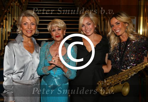 Rotterdam, 7 September 2014
Anneke Gronlof 55 jaar artiest
Anneke Gronloh, Marjon Lambriks, Candy Dulfer en Zangeres Do Zangeres
Foto Peter Smulders BV