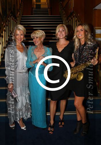 Rotterdam, 7 September 2014
Anneke Gronlof 55 jaar artiest
Anneke Gronloh, Marjon Lambriks, Candy Dulfer en Zangeres Do Zangeres
Foto Peter Smulders BV