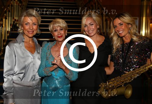 Rotterdam, 7 September 2014
Anneke Gronlof 55 jaar artiest
Anneke Gronloh, Marjon Lambriks, Candy Dulfer en Zangeres Do Zangeres
Foto Peter Smulders BV