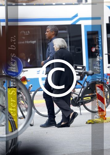 Amsterdam 11 september 2014
Frank Rijkaard met zijn moeder aan het wandelen