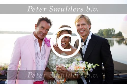 Amstelveen 15 september 2014
Patty Brard en Antoine van de Vijver trouwen bij restaurant aan de Poel in Amstelveen. Ze kwamen er met een boot aanvaren.
