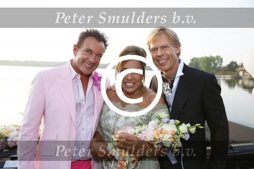 Amstelveen 15 september 2014
Patty Brard en Antoine van de Vijver trouwen bij restaurant aan de Poel in Amstelveen. Ze kwamen er met een boot aanvaren.