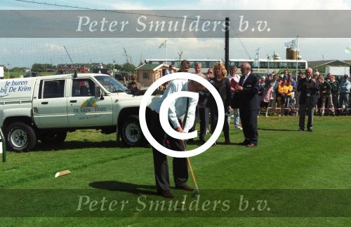 Texel, 13 Juni 1997
Opening Golfbaan Texel
Guus Hiddink springt met parachute voor de opening.
Foto Peter Smulders