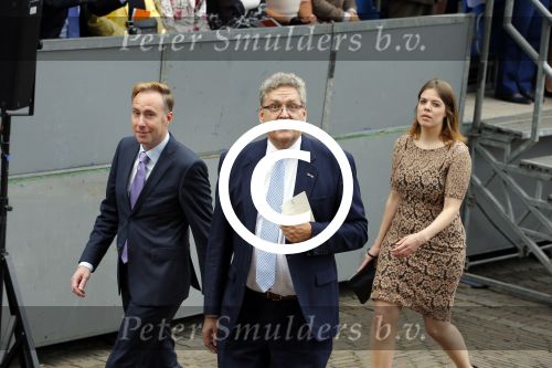 Den Haag 16 september 2014
Prinsjesdag met oa Koning Willem Alexander Koningin Maxima prinses Laurentien en prins Constantijn. Gouden Koets op het binnenhof. Henk Krol met vriend