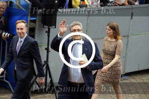 Den Haag 16 september 2014
Prinsjesdag met oa Koning Willem Alexander Koningin Maxima prinses Laurentien en prins Constantijn. Gouden Koets op het binnenhof. Henk Krol met vriend