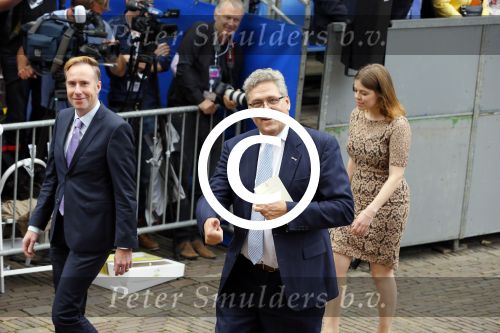 Den Haag 16 september 2014
Prinsjesdag met oa Koning Willem Alexander Koningin Maxima prinses Laurentien en prins Constantijn. Gouden Koets op het binnenhof. Henk Krol met vriend
