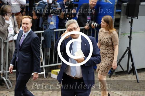 Den Haag 16 september 2014
Prinsjesdag met oa Koning Willem Alexander Koningin Maxima prinses Laurentien en prins Constantijn. Gouden Koets op het binnenhof. Henk Krol met vriend