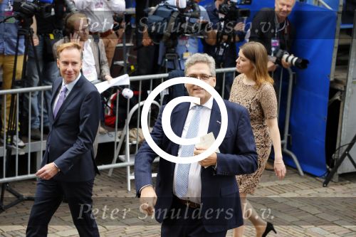 Den Haag 16 september 2014
Prinsjesdag met oa Koning Willem Alexander Koningin Maxima prinses Laurentien en prins Constantijn. Gouden Koets op het binnenhof. Henk Krol met vriend