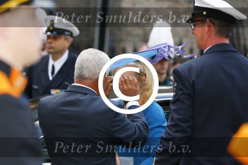 Den Haag 16 september 2014
Prinsjesdag met oa Koning Willem Alexander Koningin Maxima prinses Laurentien en prins Constantijn. Gouden Koets op het binnenhof. Jet Bussemaker met man
