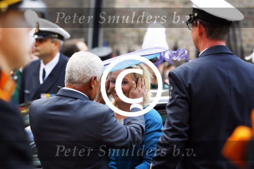 Den Haag 16 september 2014
Prinsjesdag met oa Koning Willem Alexander Koningin Maxima prinses Laurentien en prins Constantijn. Gouden Koets op het binnenhof. Jet Bussemaker met man