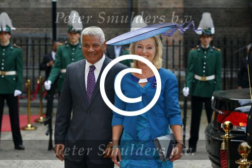 Den Haag 16 september 2014
Prinsjesdag met oa Koning Willem Alexander Koningin Maxima prinses Laurentien en prins Constantijn. Gouden Koets op het binnenhof. Jet Bussemaker met man