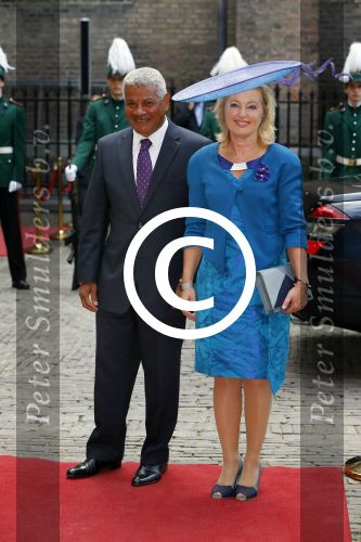 Den Haag 16 september 2014
Prinsjesdag met oa Koning Willem Alexander Koningin Maxima prinses Laurentien en prins Constantijn. Gouden Koets op het binnenhof. Jet Bussemaker met man