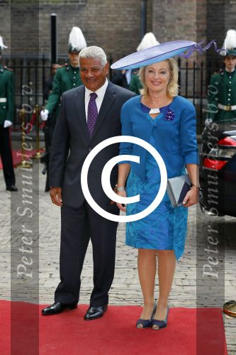 Den Haag 16 september 2014
Prinsjesdag met oa Koning Willem Alexander Koningin Maxima prinses Laurentien en prins Constantijn. Gouden Koets op het binnenhof. Jet Bussemaker met man
