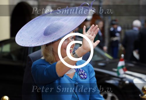 Den Haag 16 september 2014
Prinsjesdag met oa Koning Willem Alexander Koningin Maxima prinses Laurentien en prins Constantijn. Gouden Koets op het binnenhof. Jet Bussemaker met man