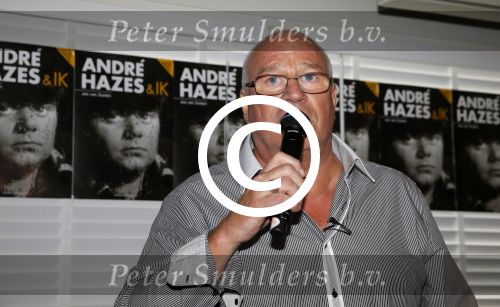 Vinkeveen 9 september 2014
Presentatie Andre Hazes boek geschreven door Jos v Zoelen. Eerste boek wordt uitgerekt door Andy v d Meyde in de plashoeve.