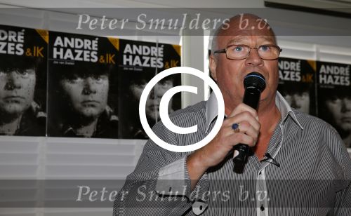 Vinkeveen 9 september 2014
Presentatie Andre Hazes boek geschreven door Jos v Zoelen. Eerste boek wordt uitgerekt door Andy v d Meyde in de plashoeve.