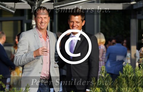 Amstelveen 15 september 2014
Patty Brard en Antoine van de Vijver trouwen bij restaurant aan de Poel in Amstelveen. Ze kwamen er met een boot aanvaren.
