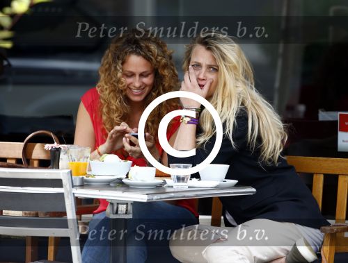 Amsterdam 7 september 2014
Maria Kooistra met een vriendin op terras