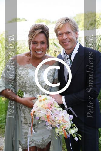 Amstelveen 15 september 2014
Patty Brard en Antoine van de Vijver trouwen bij restaurant aan de Poel in Amstelveen. Ze kwamen er met een boot aanvaren.