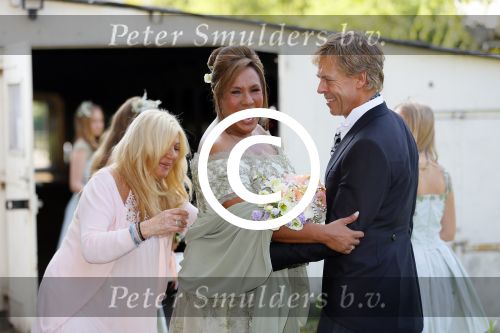 Amstelveen 15 september 2014
Patty Brard en Antoine van de Vijver trouwen bij restaurant aan de Poel in Amstelveen. Ze kwamen er met een boot aanvaren.