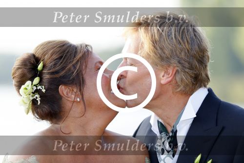 Amstelveen 15 september 2014
Patty Brard en Antoine van de Vijver trouwen bij restaurant aan de Poel in Amstelveen. Ze kwamen er met een boot aanvaren.