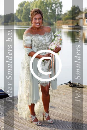 Amstelveen 15 september 2014
Patty Brard en Antoine van de Vijver trouwen bij restaurant aan de Poel in Amstelveen. Ze kwamen er met een boot aanvaren.