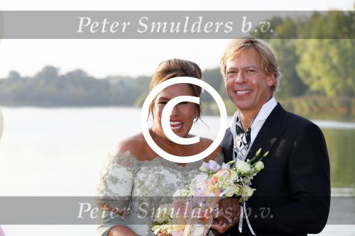 Amstelveen 15 september 2014
Patty Brard en Antoine van de Vijver trouwen bij restaurant aan de Poel in Amstelveen. Ze kwamen er met een boot aanvaren.