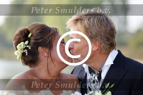 Amstelveen 15 september 2014
Patty Brard en Antoine van de Vijver trouwen bij restaurant aan de Poel in Amstelveen. Ze kwamen er met een boot aanvaren.