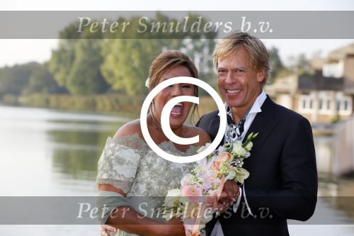 Amstelveen 15 september 2014
Patty Brard en Antoine van de Vijver trouwen bij restaurant aan de Poel in Amstelveen. Ze kwamen er met een boot aanvaren.