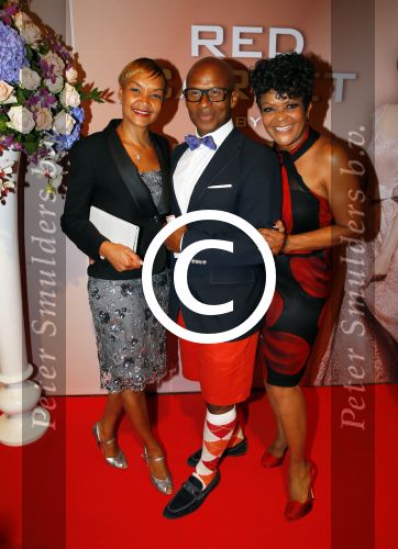 Amsterdam 15 september 2014
Modeshow Addy v d Krommenacker in het IJ theater.
Ruth Jacott met broer Eric en zus