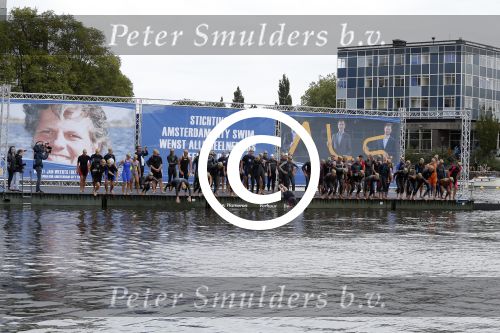 Amsterdam 6 september 2015
ALS Amsterdam City Swim in de grachten van Amsterdam met veel bekende nederlanders.